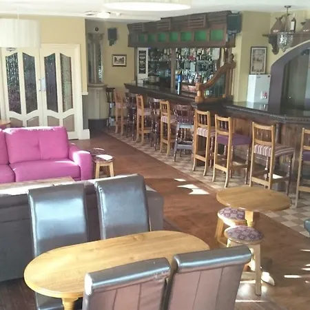 Marty's Halfway House Πανσιόν *