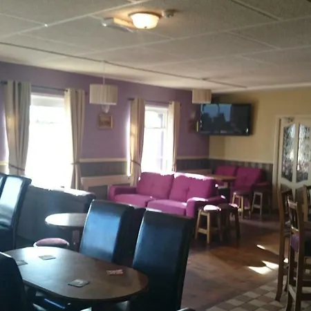 Πανσιόν Marty's Halfway House *