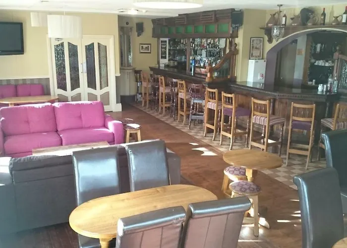 Marty's Halfway House Гостевой дом *