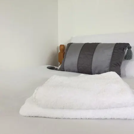 Marty's Halfway House Pensión